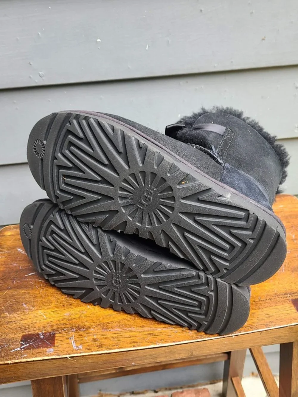 UGG Gita Black Suede Shearling Boots size 8 in Box